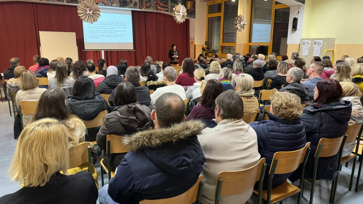 DAN PREŽIVET V STROKOVNO PODKOVANI DOBRI DRUŽBI