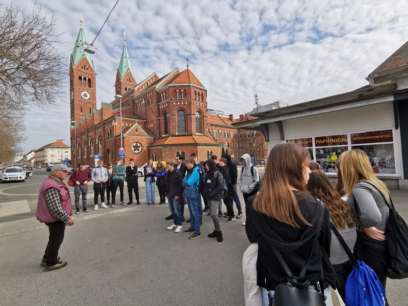 Učenci v Mariboru na ogledu angleškega muzikala