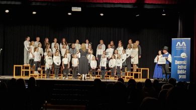 Nastop otroškega in mladinskega pevskega zbora na Festivalu ljudske pesmi Prevalje