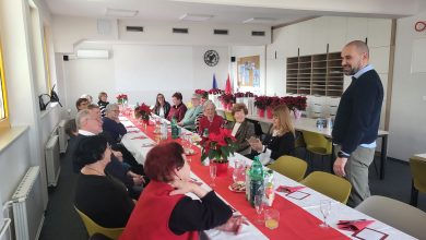 Srečanje z upokojenci: Praznični trenutki in spomini