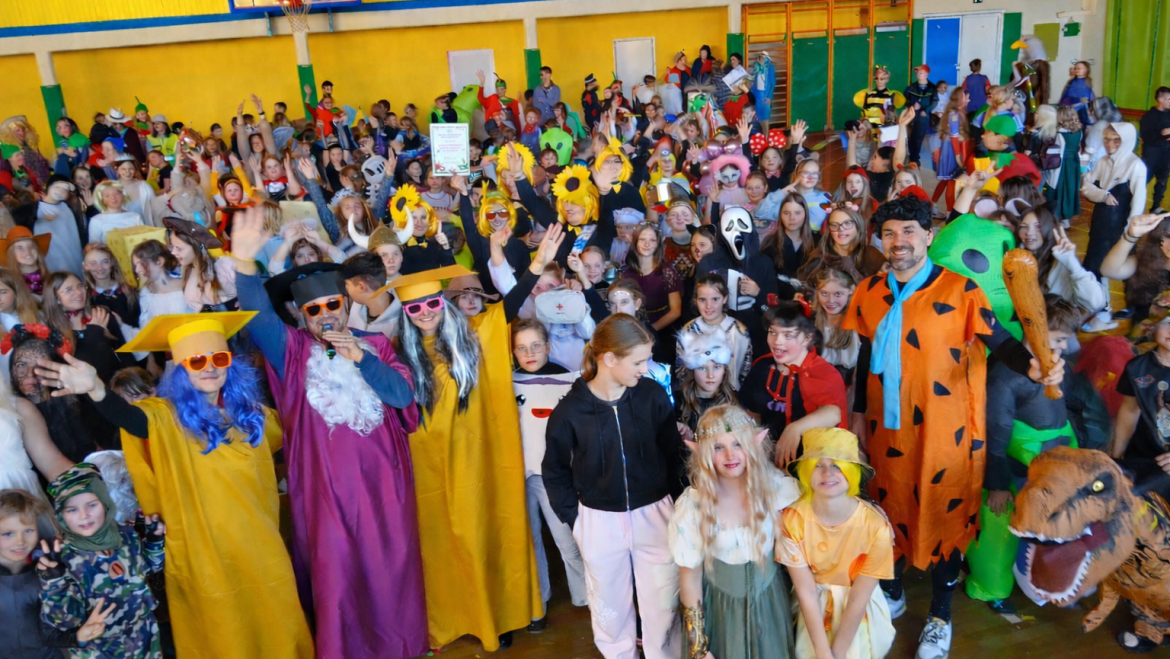 Veselo pustno rajanje v naši telovadnici