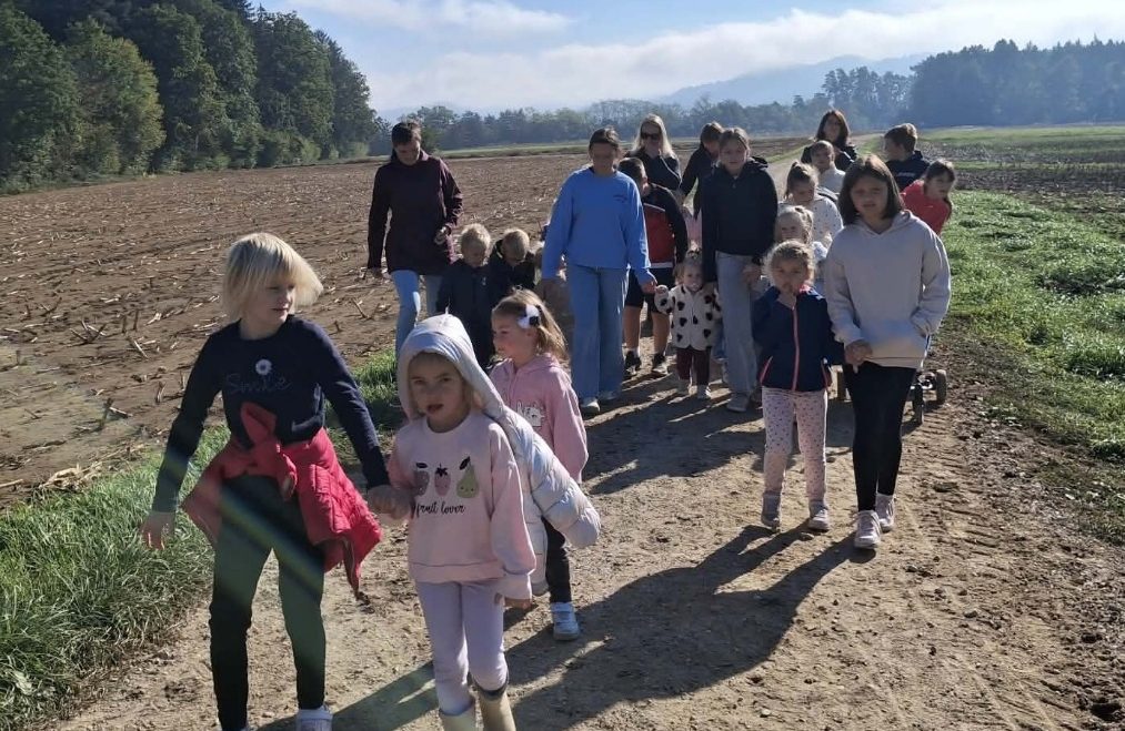 Jesenski sprehod čez Trbonjsko polje v tednu otroka